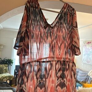 perfect to wear with white leggings and a white top. slits down each side